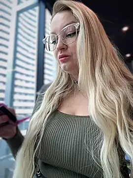 Snapshot of Teya_moon_ chatting on February 16, 2025, 11:38 am Teya moon  online show from February 16, 2025, 11:38 am