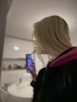 Snapshot of Teya_moon_ chatting on March 6, 2025, 2:30 am Teya moon  online show from March 6, 2025, 2:30 am