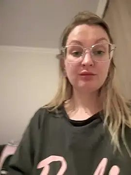 Snapshot of Teya_moon_ chatting on March 19, 2025, 10:09 pm Teya moon  online show from March 19, 2025, 10:09 pm