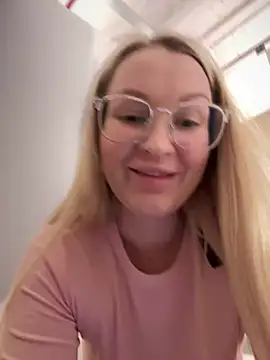 Snapshot of Teya_moon_ chatting on February 4, 2025, 11:27 am Teya moon  online show from February 4, 2025, 11:27 am