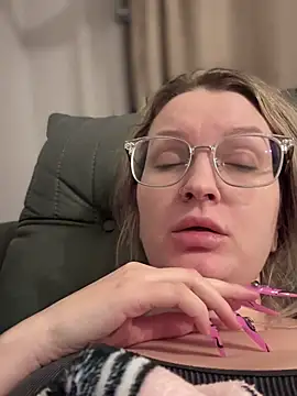 Snapshot of Teya_moon_ chatting on February 8, 2025, 7:05 pm Teya moon  online show from February 8, 2025, 7:05 pm