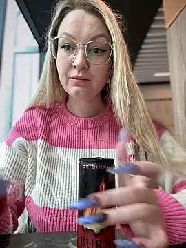 Snapshot of Teya_moon_ chatting on January 14, 2025, 9:02 am Teya moon  online show from January 14, 2025, 9:02 am