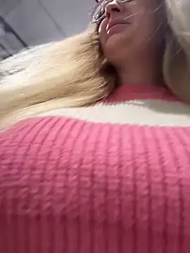 Snapshot of Teya_moon_ chatting on January 5, 2025, 11:48 am Teya moon  online show from January 5, 2025, 11:48 am