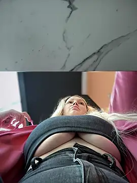 Snapshot of Teya_moon_ chatting on January 27, 2025, 11:43 am Teya moon  online show from January 27, 2025, 11:43 am