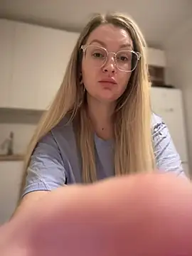 Snapshot of Teya_moon_ chatting on February 27, 2025, 9:47 pm Teya moon  online show from February 27, 2025, 9:47 pm