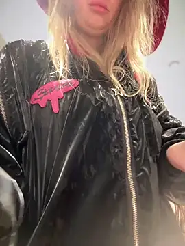 Snapshot of Teya_moon_ chatting on March 20, 2025, 6:31 pm Teya moon  online show from March 20, 2025, 6:31 pm