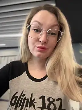 Snapshot of Teya_moon_ chatting on February 20, 2025, 11:31 am Teya moon  online show from February 20, 2025, 11:31 am