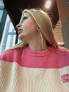 Snapshot of Teya_moon_ chatting on January 14, 2025, 12:03 pm Teya moon  online show from January 14, 2025, 12:03 pm