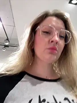 Snapshot of Teya_moon_ chatting on September 27, 2025, 12:55 pm Teya moon  online show from September 27, 2025, 12:55 pm