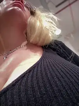 Snapshot of Teya_moon_ chatting on February 27, 2025, 11:28 am Teya moon  online show from February 27, 2025, 11:28 am