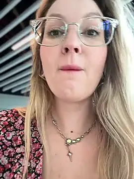 Snapshot of Teya_moon_ chatting on March 17, 2025, 11:00 am Teya moon  online show from March 17, 2025, 11:00 am