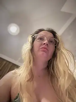 Snapshot of Teya_moon_ chatting on March 21, 2025, 7:13 pm Teya moon  online show from March 21, 2025, 7:13 pm