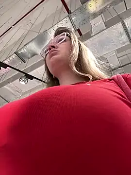 Teya moon  online show from April 3, 2026, 1:06 pm