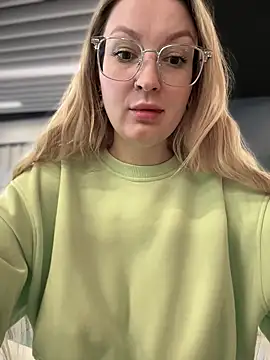 Snapshot of Teya_moon_ chatting on January 20, 2025, 11:35 am Teya moon  online show from January 20, 2025, 11:35 am