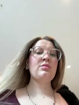 Teya moon  online show from April 10, 2026, 12:56 pm