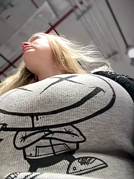 Snapshot of Teya_moon_ chatting on February 23, 2025, 12:37 pm Teya moon  online show from February 23, 2025, 12:37 pm