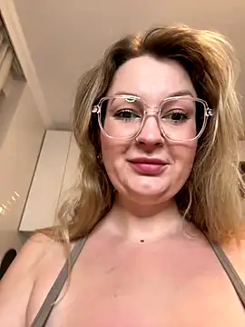 Snapshot of Teya_moon_ chatting on September 19, 2025, 5:17 pm Teya moon  online show from September 19, 2025, 5:17 pm