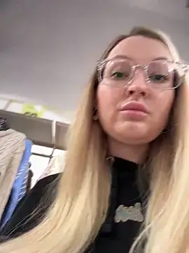 Snapshot of Teya_moon_ chatting on January 21, 2025, 10:08 am Teya moon  online show from January 21, 2025, 10:08 am