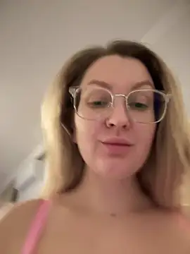 Snapshot of Teya_moon_ chatting on March 13, 2025, 9:37 pm Teya moon  online show from March 13, 2025, 9:37 pm