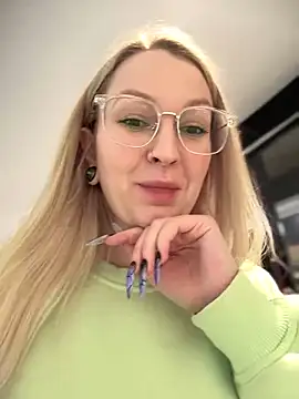 Snapshot of Teya_moon_ chatting on January 4, 2025, 10:49 am Teya moon  online show from January 4, 2025, 10:49 am