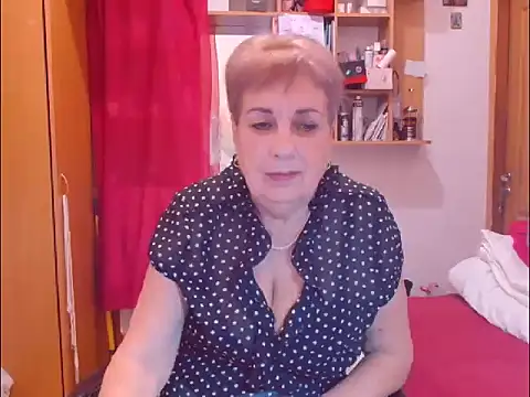 Victoria5643 online show from December 1, 2025, 7:37 pm