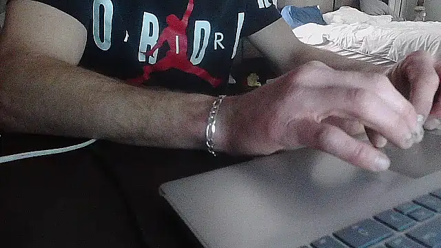 Snapshot of HungStud4You chatting on January 6, 2026, 3:32 am HungStud4You online show from January 6, 2026, 3:32 am