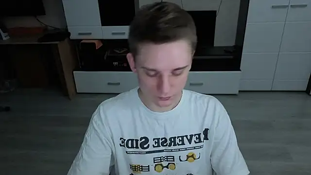 angryzan online show from December 3, 2025, 4:46 am