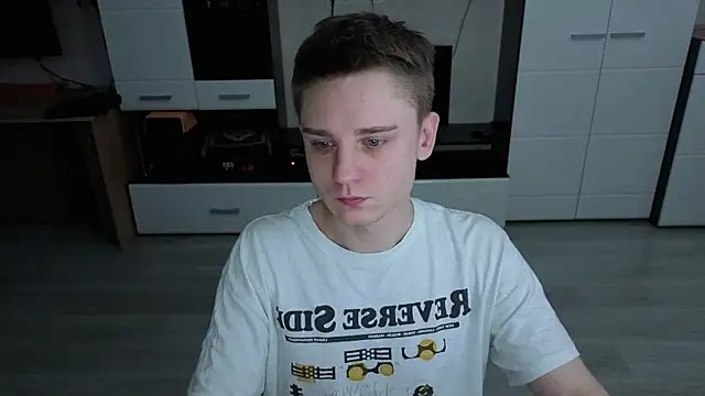 angryzan online show from December 4, 2025, 4:44 am