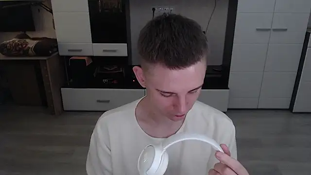 angryzan online show from October 6, 2025, 5:52 am