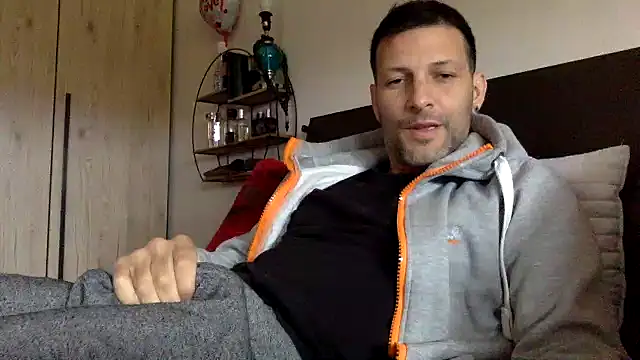 Snapshot of goroasroma90 chatting on April 1, 2026, 3:53 pm goroasroma90 online show from April 1, 2026, 3:53 pm