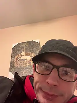 Snapshot of hailzeffn chatting on February 17, 2026, 7:55 pm hailzeffn online show from February 17, 2026, 7:55 pm