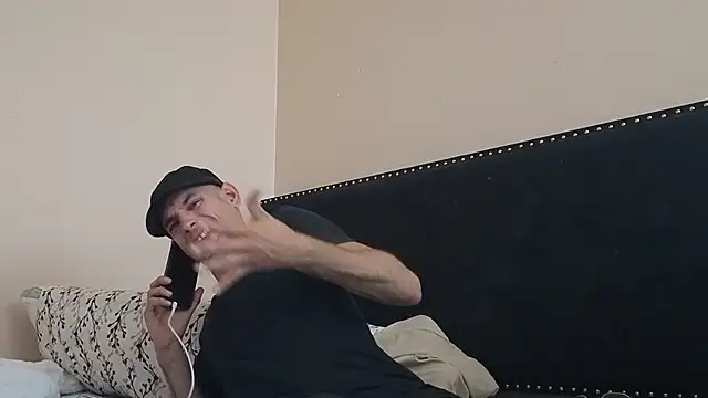 hailzeffn online show from September 30, 2025, 3:51 pm