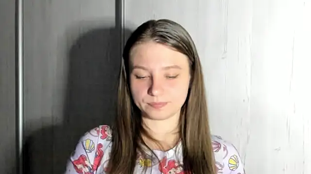 Snapshot of zarabloempje chatting on March 21, 2026, 5:06 pm zarabloempje online show from March 21, 2026, 5:06 pm