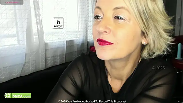 KARINASPALACIOS online show from October 13, 2025, 8:27 am