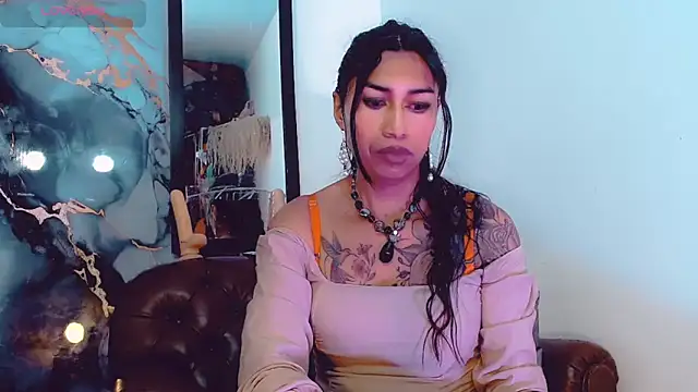 khiara moretti online show from November 7, 2025, 11:04 am