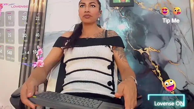 Snapshot of khiara_moretti chatting on April 24, 2026, 11:23 am khiara moretti online show from April 24, 2026, 11:23 am