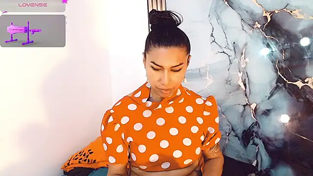 khiara moretti online show from November 25, 2025, 11:43 am