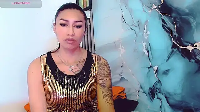 khiara moretti online show from November 15, 2025, 11:47 am