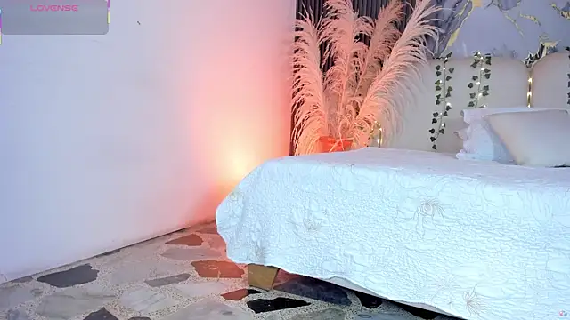 Agathaargent  online show from January 11, 2026, 11:50 am