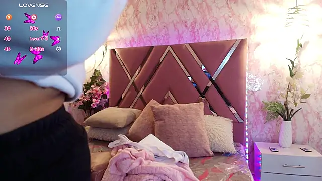 Miaa Smiith1 online show from March 8, 2025, 12:20 pm