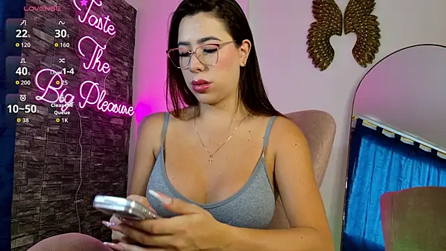 Skarlet219 online show from February 6, 2026, 4:03 pm