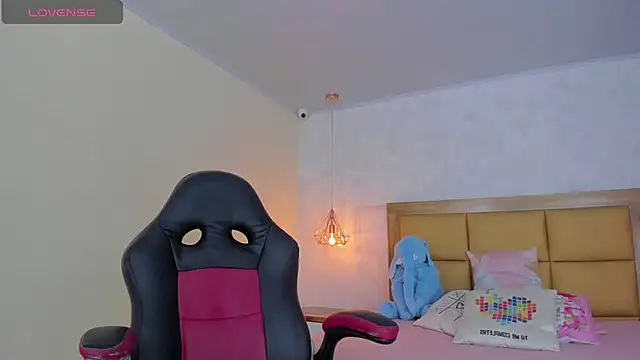 LARSONMIA online show from March 10, 2025, 12:17 pm