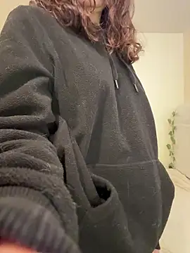 Megan Rodrigo online show from March 5, 2026, 2:02 pm