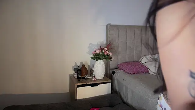 Snapshot of Roxanne_08 chatting on February 3, 2026, 6:22 am Roxanne 08 online show from February 3, 2026, 6:22 am