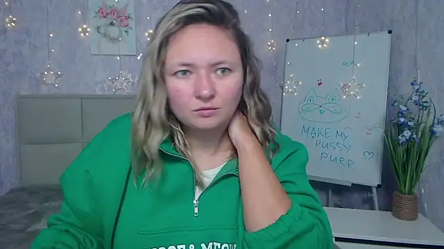 Snapshot of SallyVerda chatting on November 5, 2025, 7:06 pm SallyVerda online show from November 5, 2025, 7:06 pm