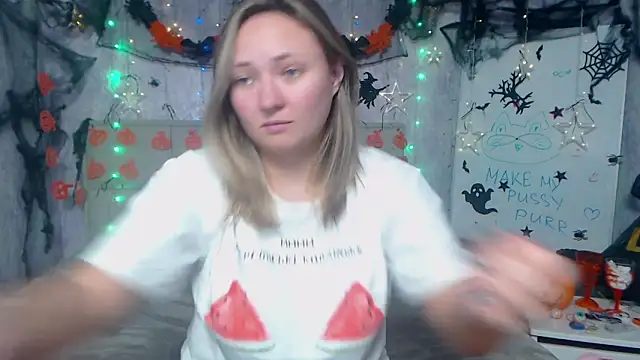 Snapshot of SallyVerda chatting on October 30, 2025, 7:11 pm SallyVerda online show from October 30, 2025, 7:11 pm