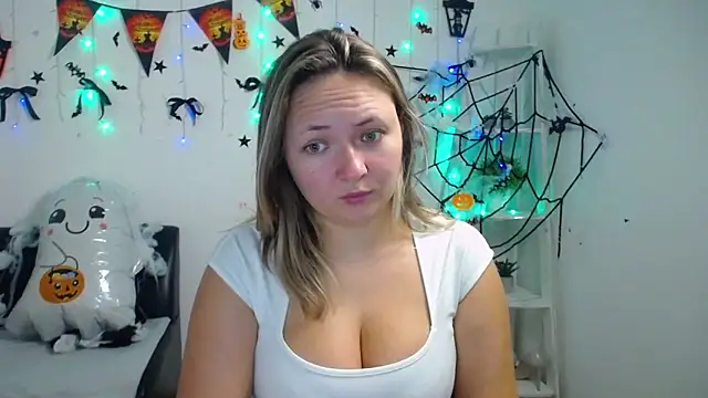 Snapshot of SallyVerda chatting on October 27, 2025, 6:20 pm SallyVerda online show from October 27, 2025, 6:20 pm