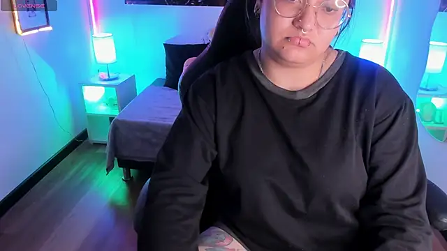 lucky-leah online show from November 28, 2025, 3:50 am