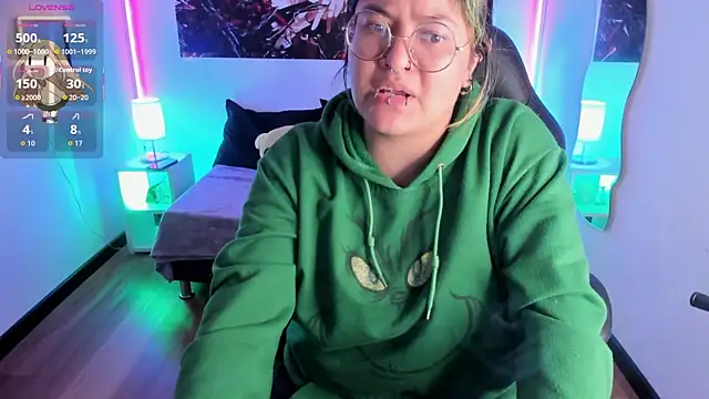 lucky-leah online show from November 18, 2025, 4:16 am