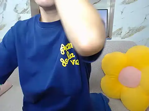 Love bug15 online show from October 3, 2025, 3:20 am